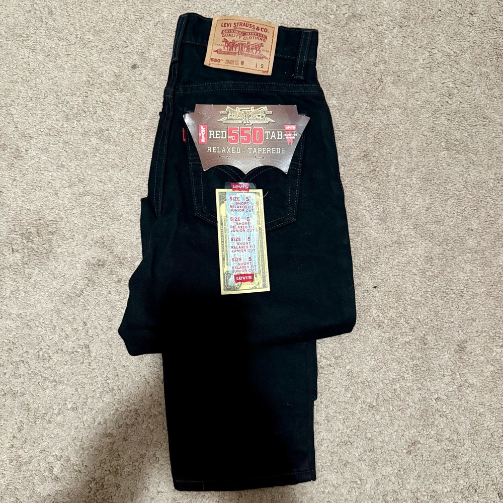 550 Levi's women’s Relaxed fit, tapered leg Black Jeans 24x29
